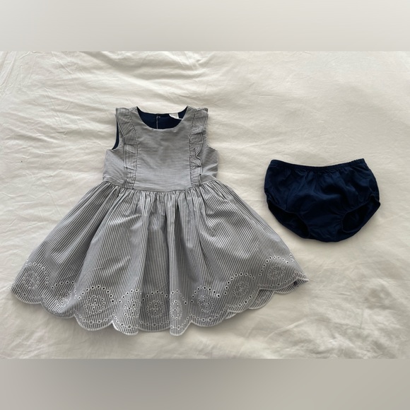 Baby Girl dress by Carter’s size is 24 months. Perfect for Spring! 💐 - Picture 3 of 13